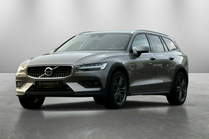volvo-v60-cross-country-diesel-2019-big-0