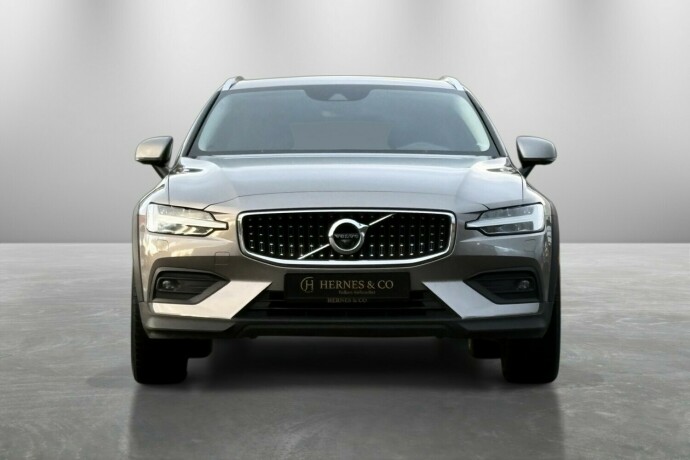 volvo-v60-cross-country-diesel-2019-big-3
