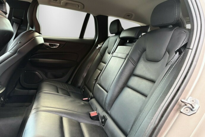 volvo-v60-cross-country-diesel-2019-big-16