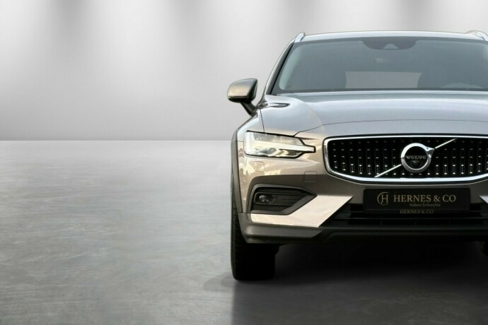 volvo-v60-cross-country-diesel-2019-big-4