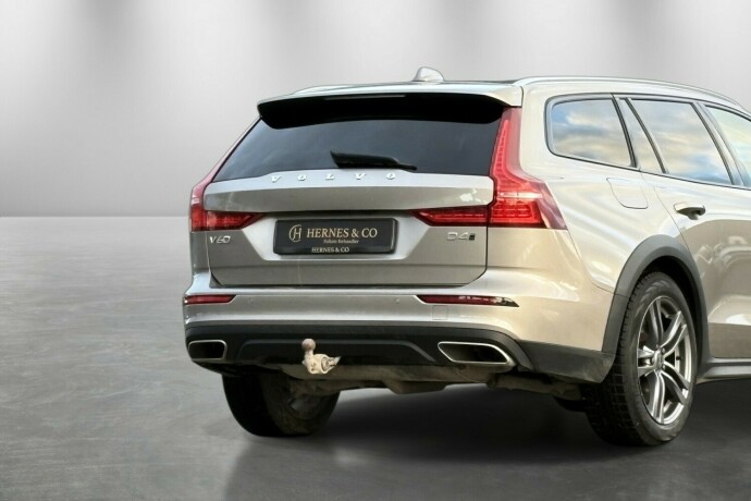 volvo-v60-cross-country-diesel-2019-big-6