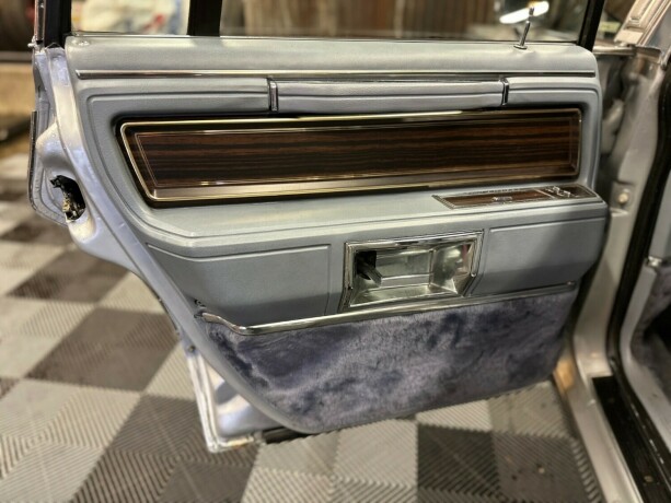 lincoln-continental-bensin-1983-big-39