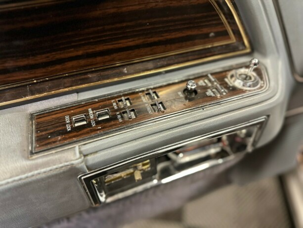 lincoln-continental-bensin-1983-big-21