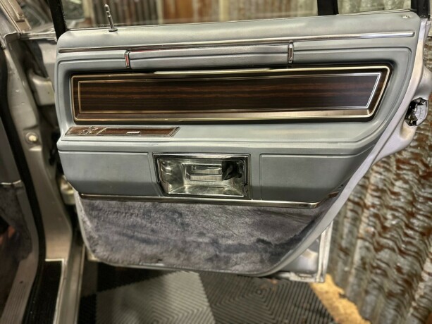 lincoln-continental-bensin-1983-big-35