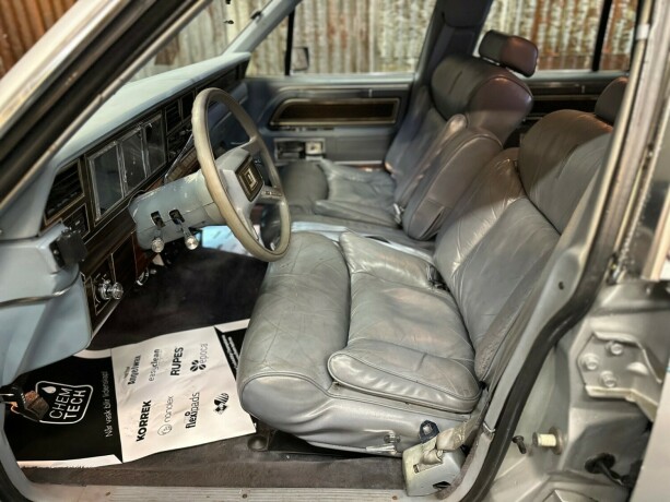 lincoln-continental-bensin-1983-big-17