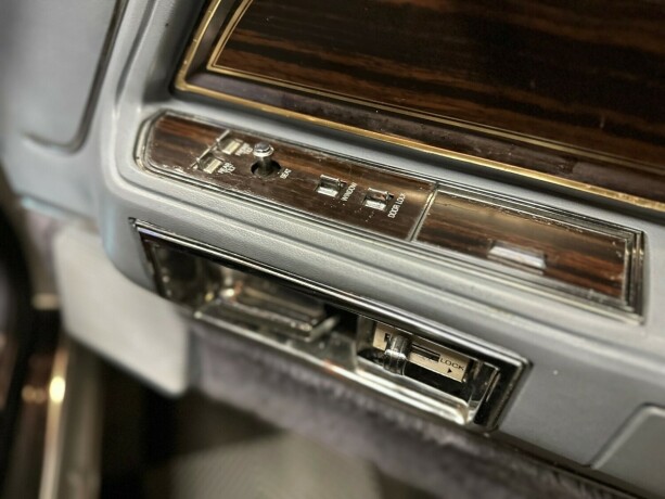 lincoln-continental-bensin-1983-big-32