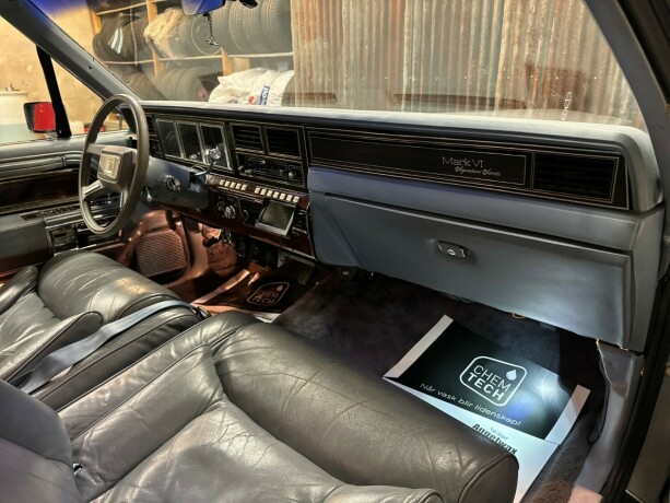 lincoln-continental-bensin-1983-big-30
