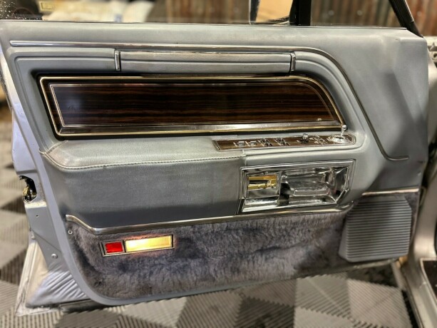 lincoln-continental-bensin-1983-big-20