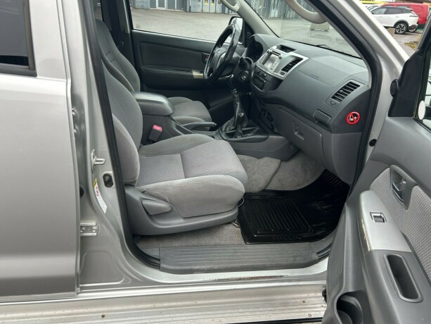 toyota-hilux-diesel-2013-big-9