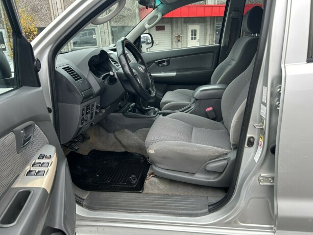 toyota-hilux-diesel-2013-big-12