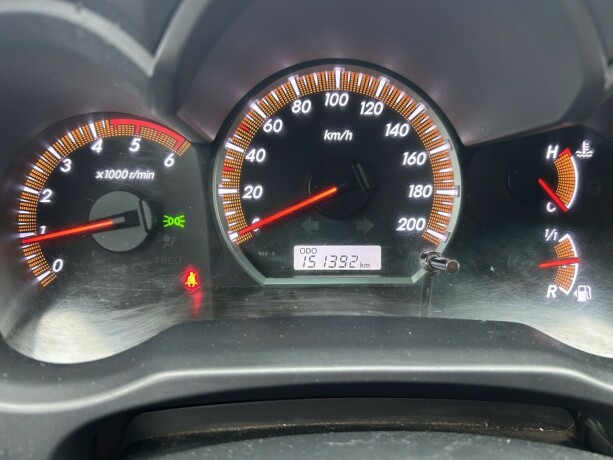 toyota-hilux-diesel-2013-big-15