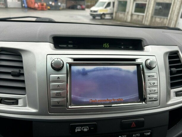 toyota-hilux-diesel-2013-big-17