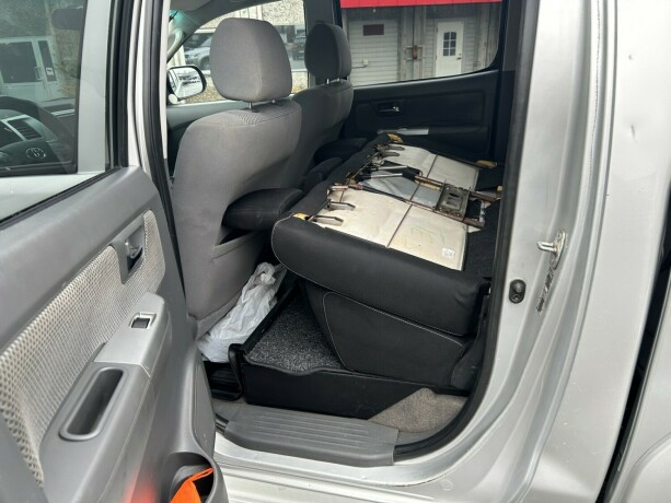 toyota-hilux-diesel-2013-big-10