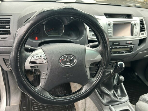 toyota-hilux-diesel-2013-big-14