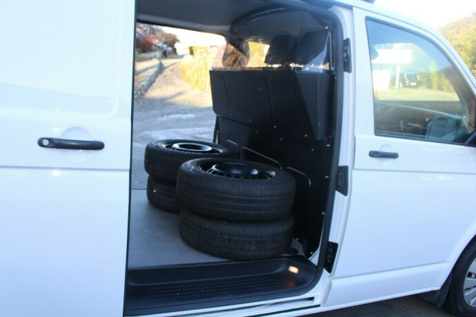 volkswagen-transporter-diesel-2019-big-11