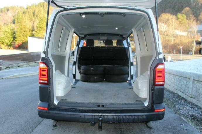 volkswagen-transporter-diesel-2019-big-10