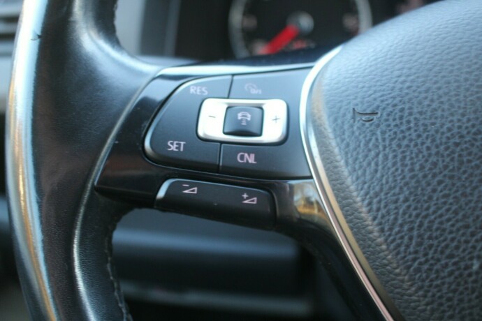 volkswagen-transporter-diesel-2019-big-17