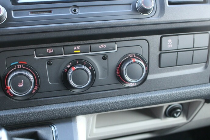 volkswagen-transporter-diesel-2019-big-23