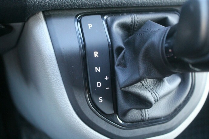 volkswagen-transporter-diesel-2019-big-26