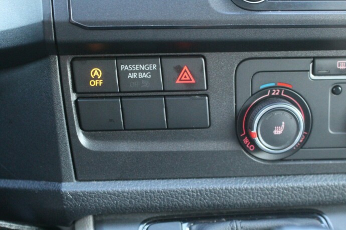 volkswagen-transporter-diesel-2019-big-24