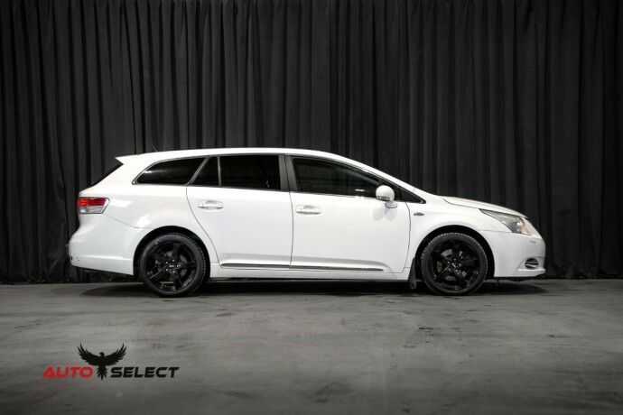 toyota-avensis-diesel-2009-big-11