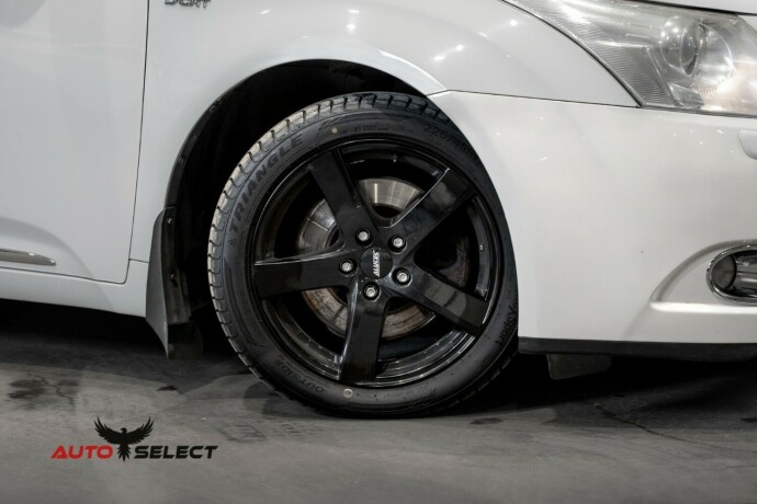 toyota-avensis-diesel-2009-big-2