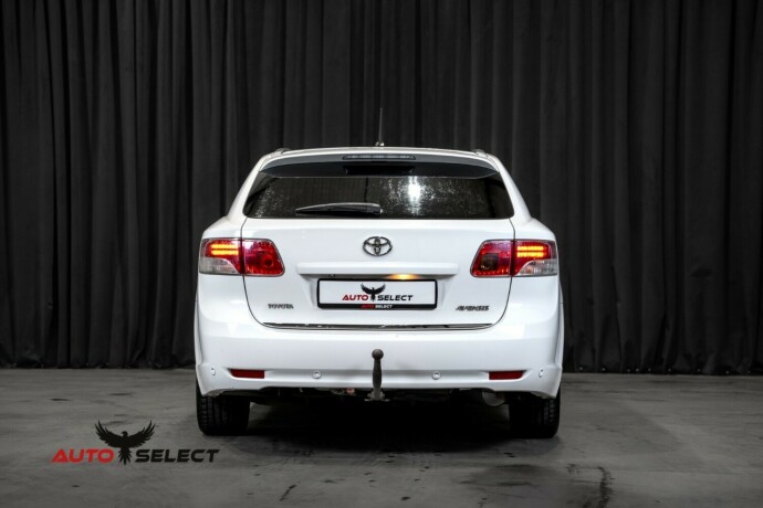 toyota-avensis-diesel-2009-big-8