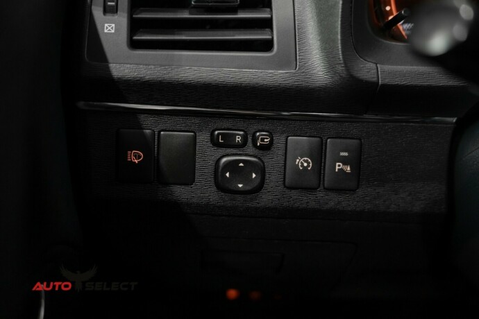 toyota-avensis-diesel-2009-big-28