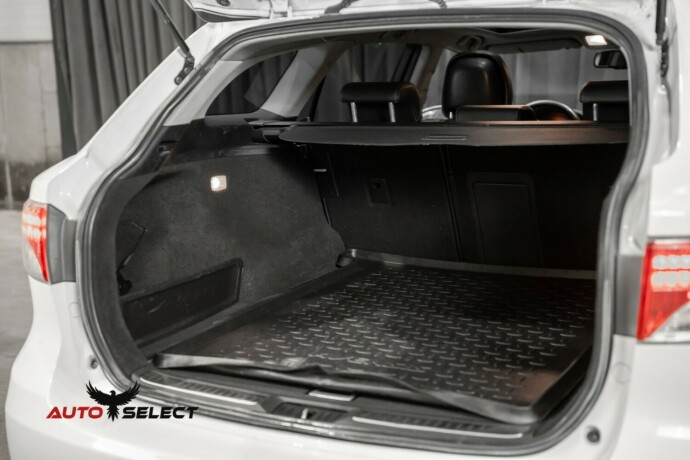 toyota-avensis-diesel-2009-big-10