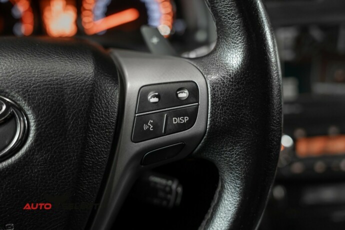 toyota-avensis-diesel-2009-big-32