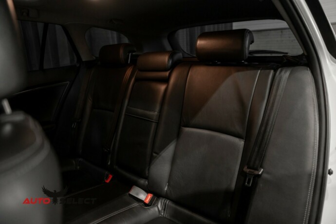 toyota-avensis-diesel-2009-big-15