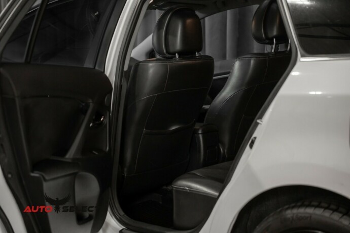 toyota-avensis-diesel-2009-big-14