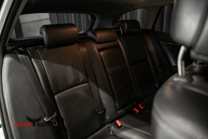 toyota-avensis-diesel-2009-big-13