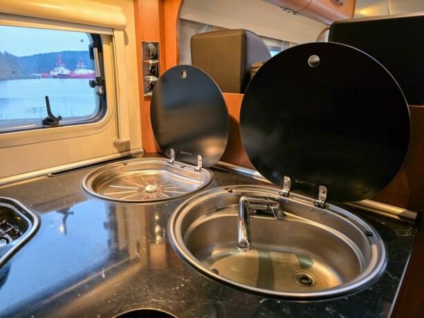 lmc-liberty-i-730-fukt-og-gasstest-diesel-2011-big-33