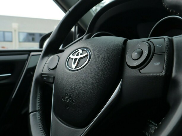 toyota-auris-elektrisitetbensin-2015-big-14