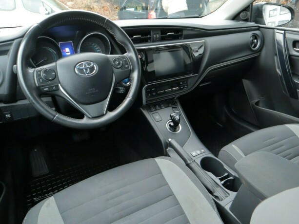 toyota-auris-elektrisitetbensin-2015-big-7