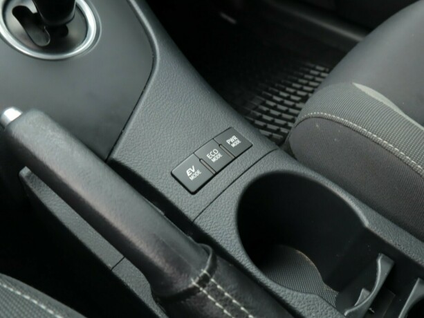 toyota-auris-elektrisitetbensin-2015-big-16