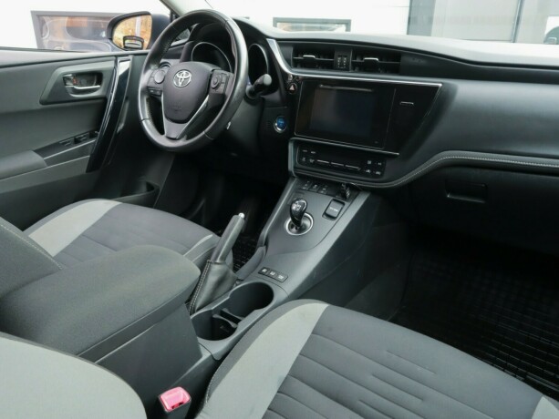 toyota-auris-elektrisitetbensin-2015-big-10