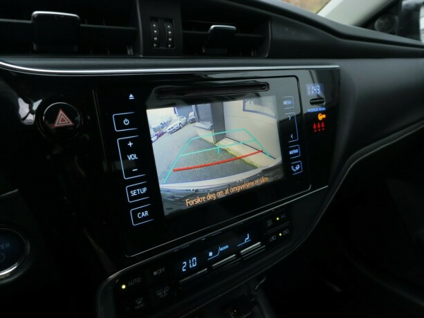 toyota-auris-elektrisitetbensin-2015-big-18