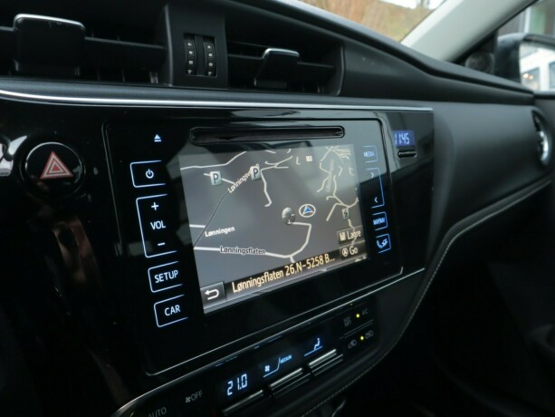 toyota-auris-elektrisitetbensin-2015-big-19