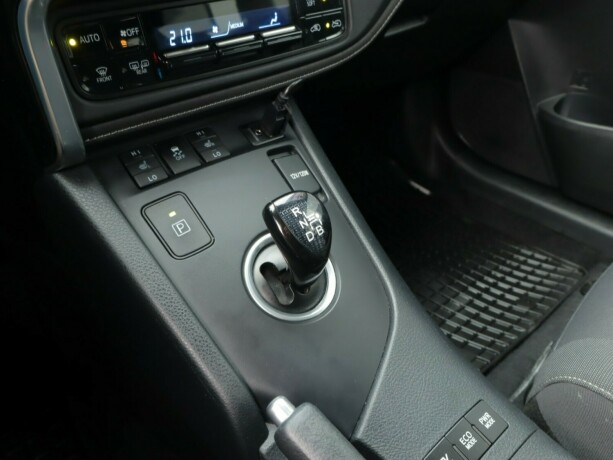 toyota-auris-elektrisitetbensin-2015-big-13