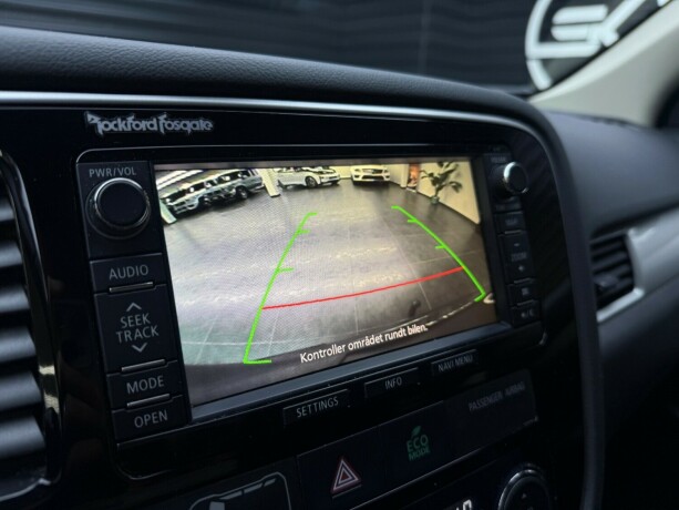 mitsubishi-outlander-elektrisitetbensin-2015-big-18