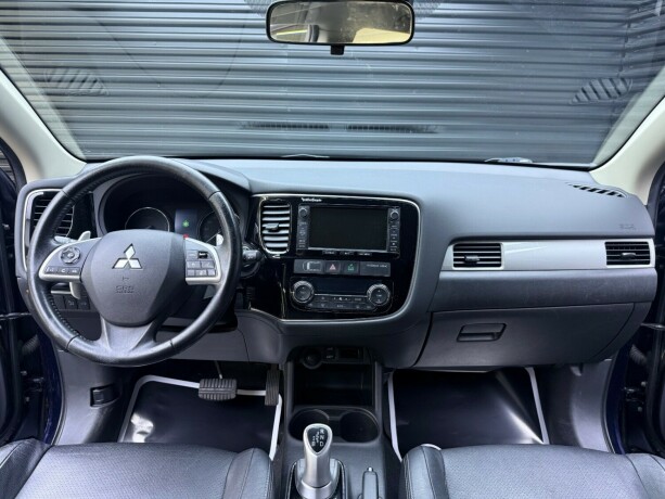 mitsubishi-outlander-elektrisitetbensin-2015-big-9