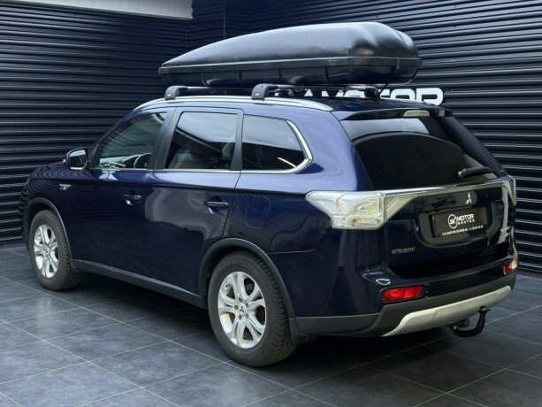 mitsubishi-outlander-elektrisitetbensin-2015-big-1