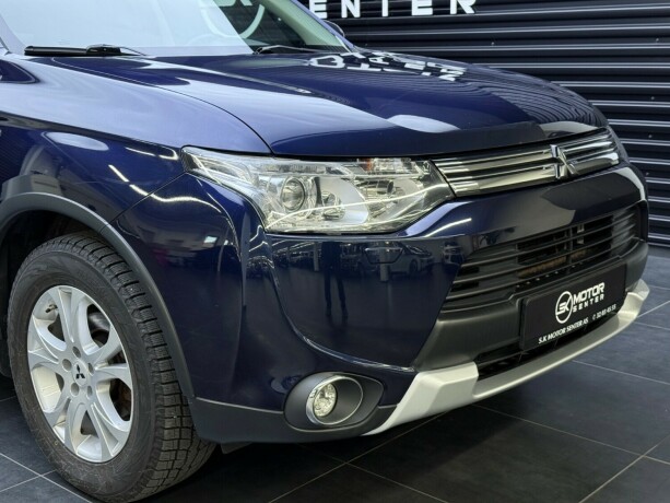 mitsubishi-outlander-elektrisitetbensin-2015-big-2