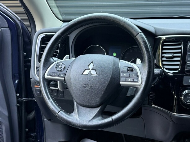 mitsubishi-outlander-elektrisitetbensin-2015-big-12