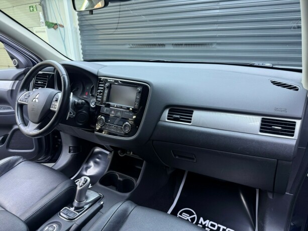 mitsubishi-outlander-elektrisitetbensin-2015-big-11