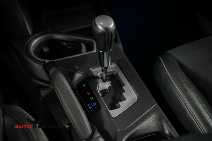 toyota-rav4-elektrisitetbensin-2017-big-36