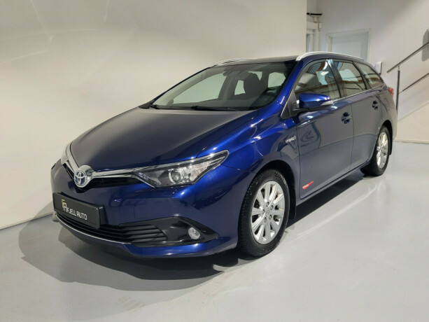 toyota-auris-elektrisitetbensin-2016-big-0