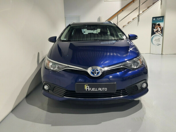 toyota-auris-elektrisitetbensin-2016-big-1